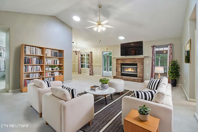 104 Glenwood Drive, Crossville, TN 38558