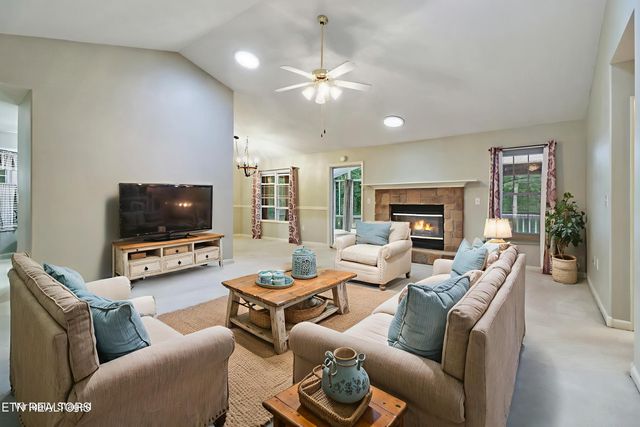 104 Glenwood Drive, Crossville, TN 38558