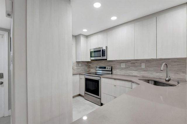 750 NE Spanish River Boulevard 103, Boca Raton, FL 33431