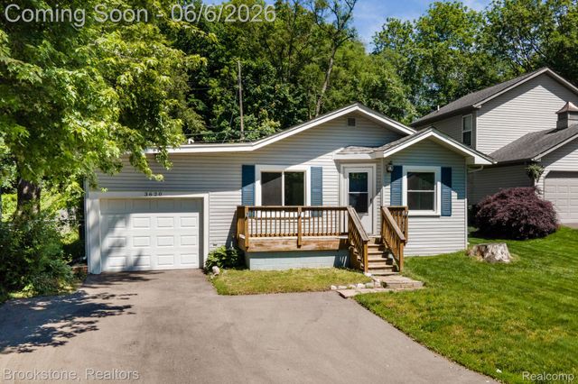 3620 Lotus Drive, Waterford Charter Township, MI 48329