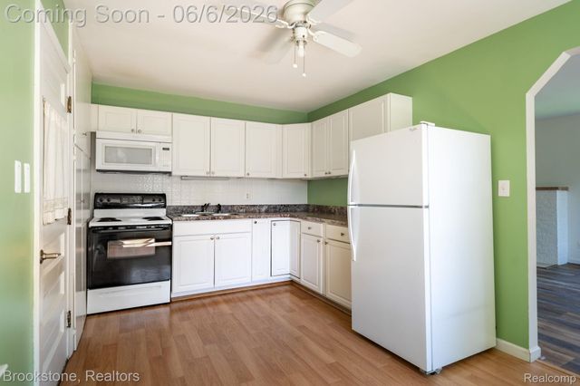 3620 Lotus Drive, Waterford Charter Township, MI 48329