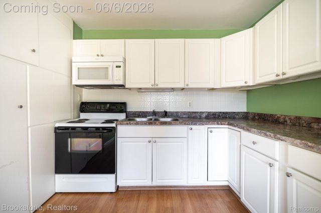 3620 Lotus Drive, Waterford Charter Township, MI 48329