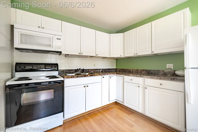 3620 Lotus Drive, Waterford Charter Township, MI 48329