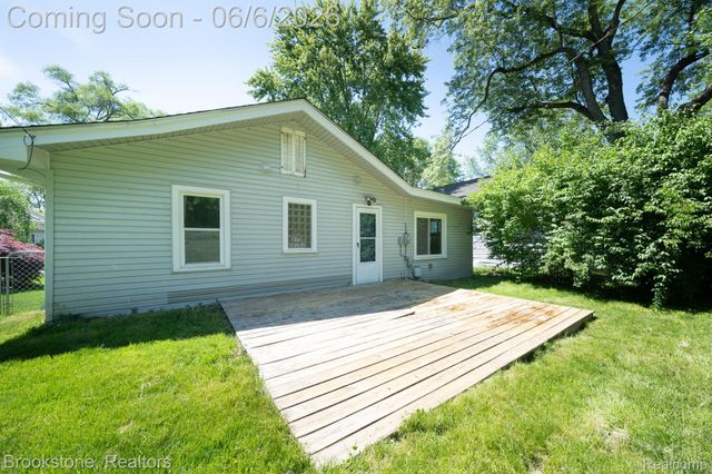 3620 Lotus Drive, Waterford Charter Township, MI 48329