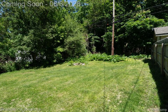 3620 Lotus Drive, Waterford Charter Township, MI 48329