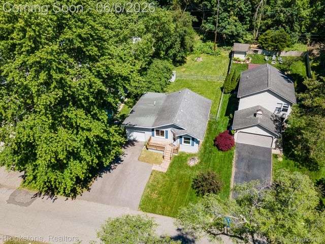 3620 Lotus Drive, Waterford Charter Township, MI 48329