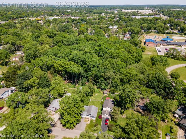3620 Lotus Drive, Waterford Charter Township, MI 48329