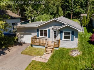 3620 Lotus Drive, Waterford Charter Township, MI 48329