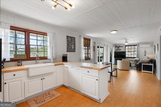 117 Woods Lane, Hartwell, GA 30643