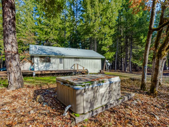 80 Pine Cone Lane, Mad River, CA 95552