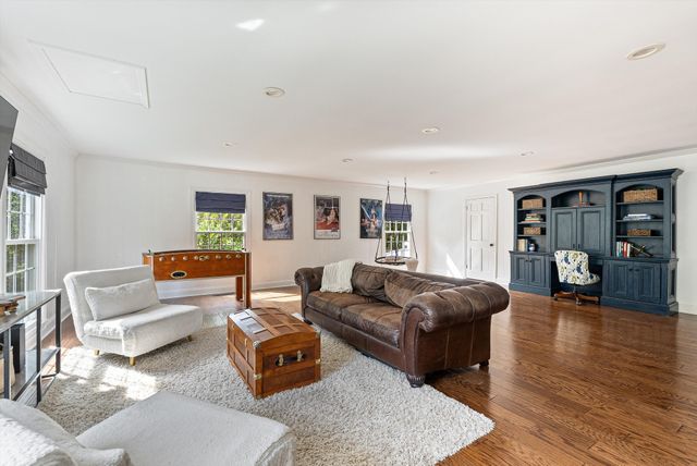 1607 Otter Creek Rd, Nashville, TN 37215