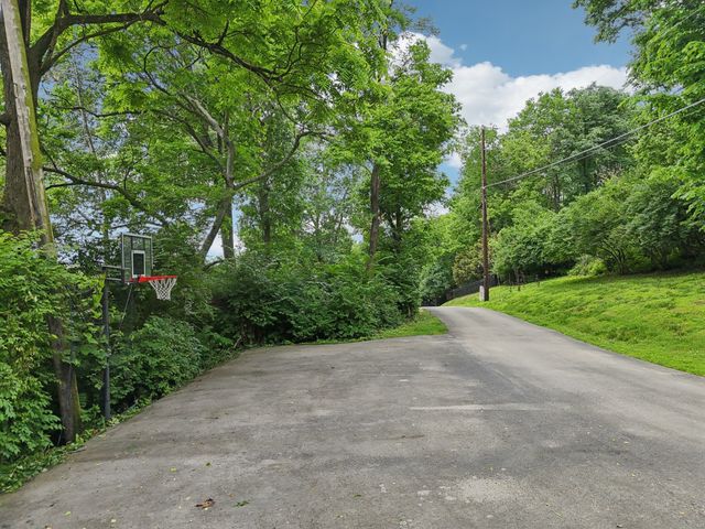 1607 Otter Creek Rd, Nashville, TN 37215