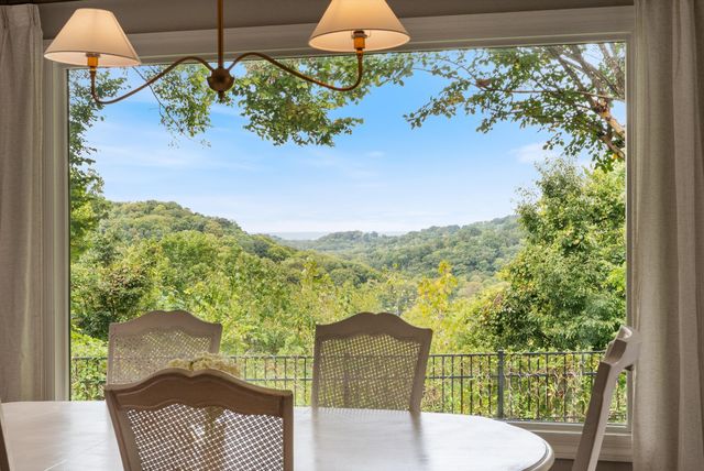 1607 Otter Creek Rd, Nashville, TN 37215
