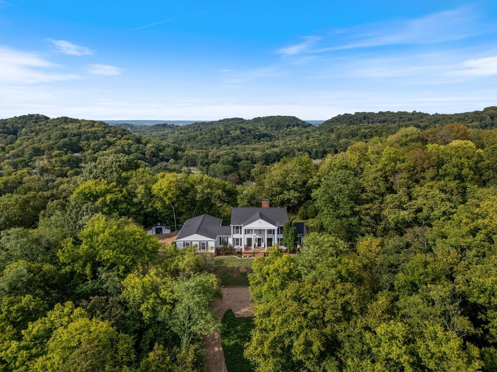 1607 Otter Creek Rd, Nashville, TN 37215