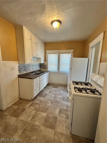 816 London Road Down, Cleveland, OH 44110