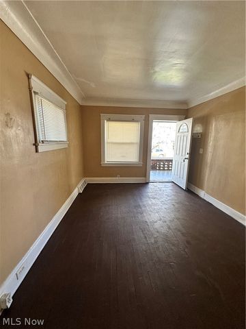 816 London Road Down, Cleveland, OH 44110