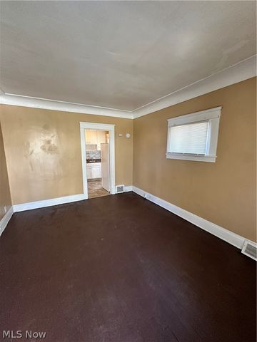 816 London Road Down, Cleveland, OH 44110