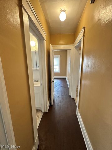 816 London Road Down, Cleveland, OH 44110
