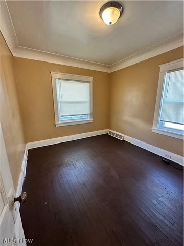 816 London Road Down, Cleveland, OH 44110