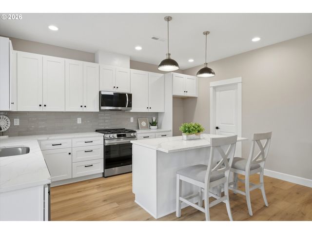 1774 Nw Ammon St, Salem, OR 97304