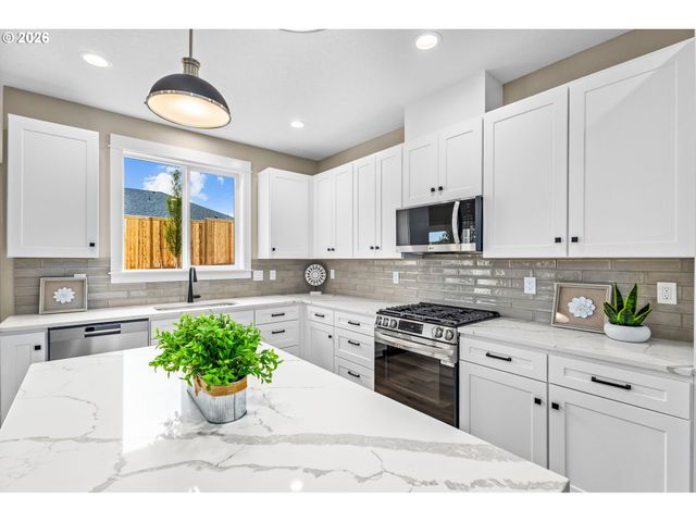 1774 Nw Ammon St, Salem, OR 97304