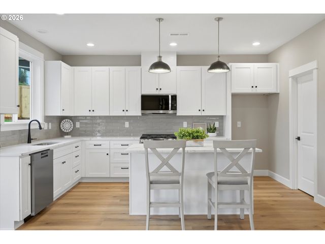 1774 Nw Ammon St, Salem, OR 97304