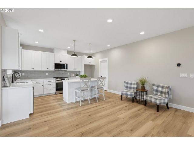 1774 Nw Ammon St, Salem, OR 97304