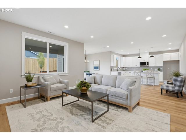 1774 Nw Ammon St, Salem, OR 97304