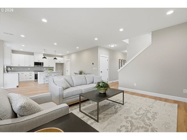 1774 Nw Ammon St, Salem, OR 97304