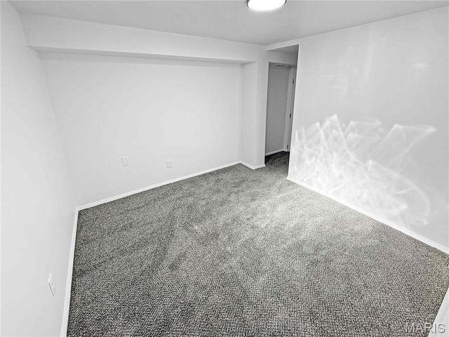 3755 Park Crest Drive, St Louis, MO 63125