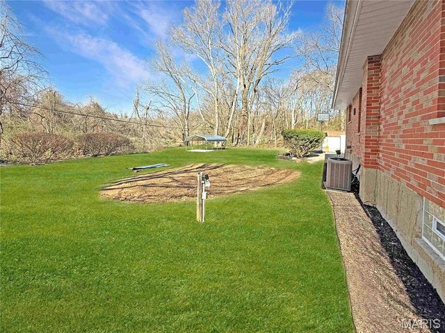 3755 Park Crest Drive, St Louis, MO 63125