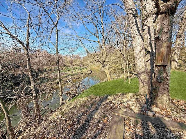 3755 Park Crest Drive, St Louis, MO 63125