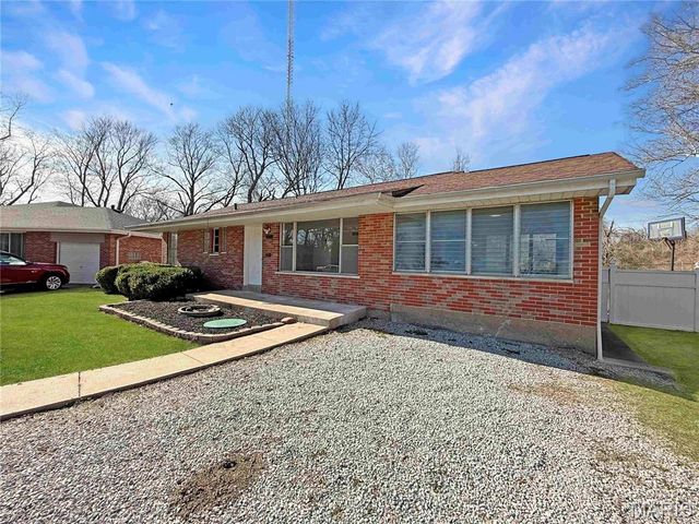 3755 Park Crest Drive, St Louis, MO 63125