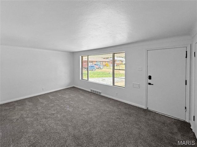 3755 Park Crest Drive, St Louis, MO 63125