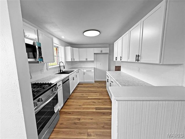 3755 Park Crest Drive, St Louis, MO 63125