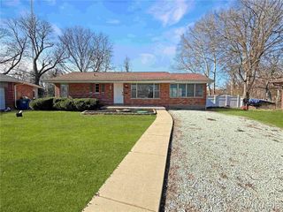 3755 Park Crest Drive, St Louis, MO 63125