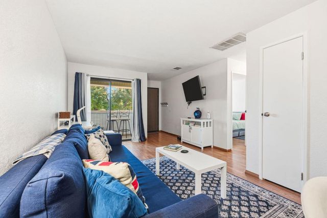 2822 N Auburn Court 205, Palm Springs, CA 92262