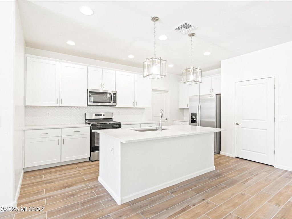 7044 W Ferntree Lane, Tucson, AZ 85757