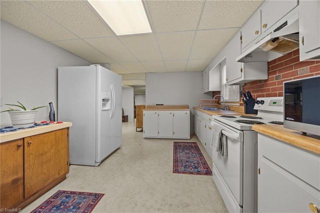 1625 Robinhood Drive, Burlington, NC 27217