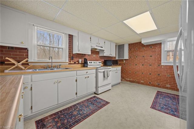 1625 Robinhood Drive, Burlington, NC 27217