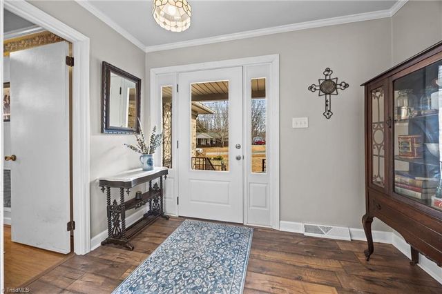 1625 Robinhood Drive, Burlington, NC 27217