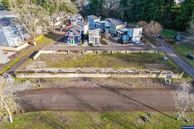 3950 Bartholomew Pl SE, Salem, OR 97302
