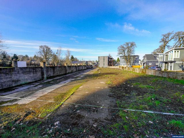 3950 Bartholomew Pl SE, Salem, OR 97302