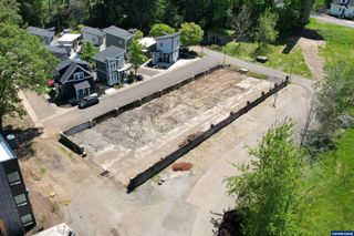 3950 Bartholomew Pl SE, Salem, OR 97302