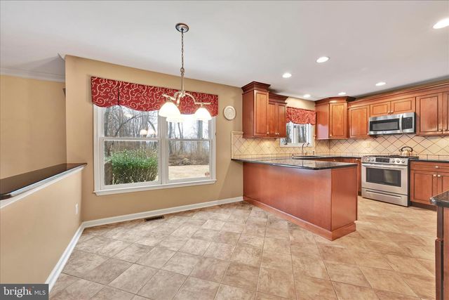 213 BEATRICE LN, Aston, PA 19014