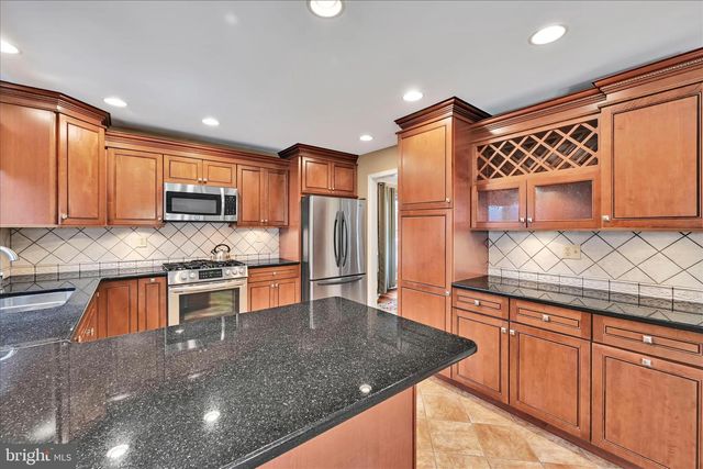 213 BEATRICE LN, Aston, PA 19014