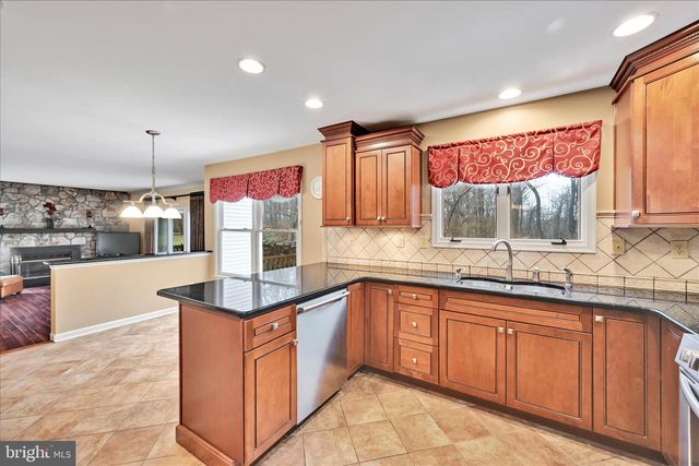 213 BEATRICE LN, Aston, PA 19014