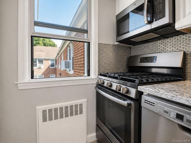 15 Bryant Crescent 2F, White Plains, NY 10605