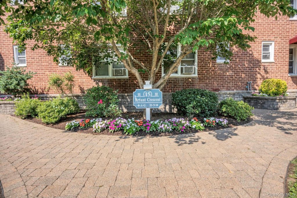 15 Bryant Crescent 2F, White Plains, NY 10605 — photo 2