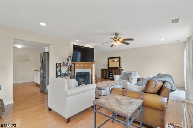 1 Wimbledon Dr 3 3, Vernon Twp., NJ 07462